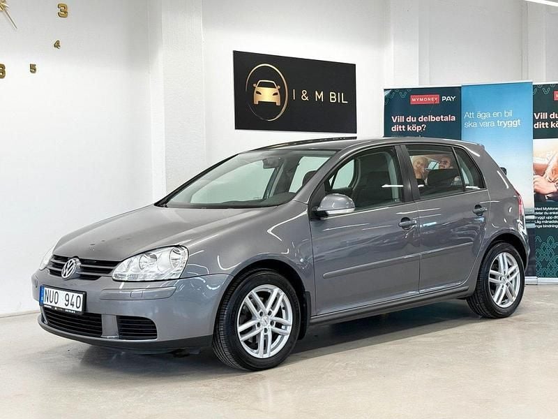 Mörkgrå Begagnad 2006 VW Golf V Halvkombi | 79 900 kr (Dyr) - Bild 1/4