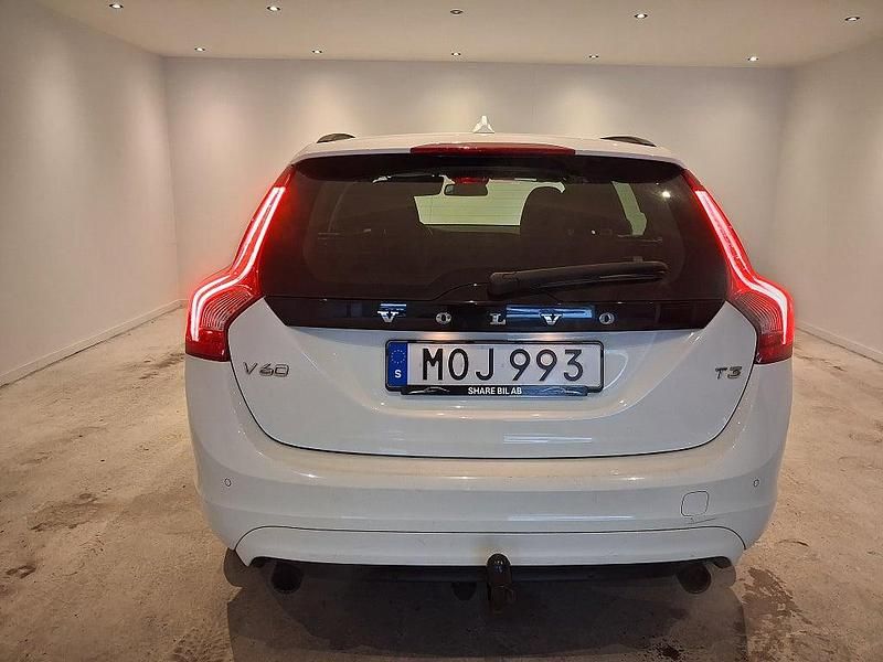Begagnad Volvo V60 Kinetic 150 HK (110 kW) 2014 Vit Kombi