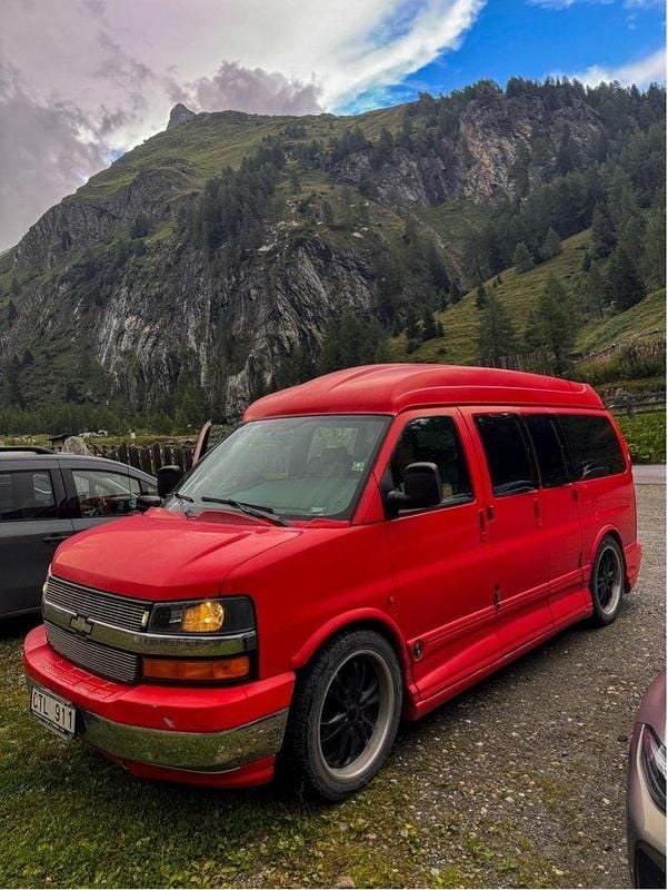 Röd Begagnad 2005 Chevrolet Express Van | 174 000 kr - Bild 1/4
