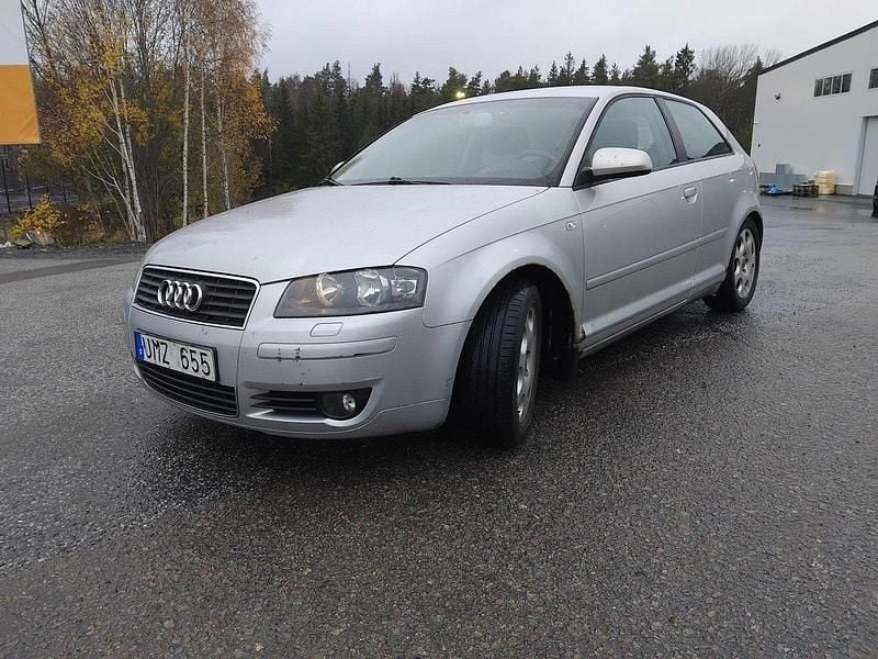 Silver Begagnad 2004 Audi A3 Attraction Halvkombi | 15 500 kr (Superpris) - Bild 1/4
