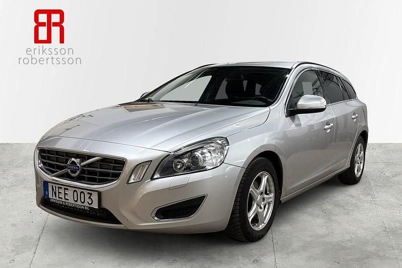 Grå Begagnad 2013 Volvo V60 Momentum Kombi | 139 900 kr (Lite dyr) - Bild 1/4