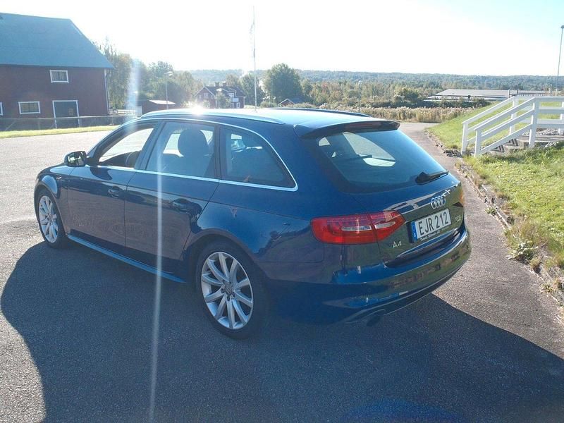 Begagnad Audi A4 S-Line 180 HK (132 kW) 2014 Blå Kombi