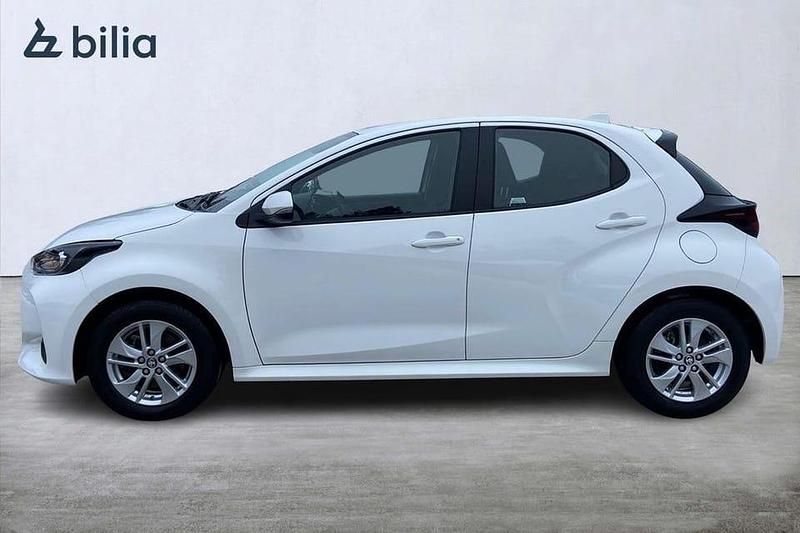 Begagnad Toyota Yaris Hybrid Active 117 HK (86 kW) 2023 Vit Halvkombi