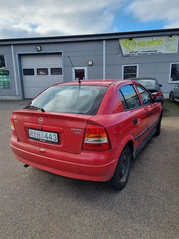 Röd Begagnad 2000 Opel Astra Halvkombi | 9 900 kr (Superpris) - Bild 1/4