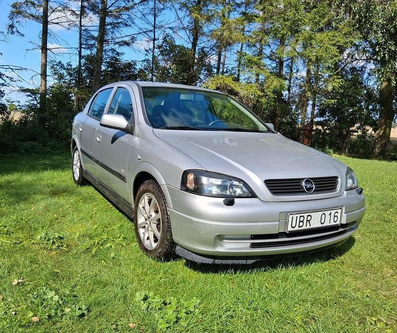 Grå Begagnad 2003 Opel Astra Halvkombi | 16 500 kr (Marknadspris) - Bild 1/4