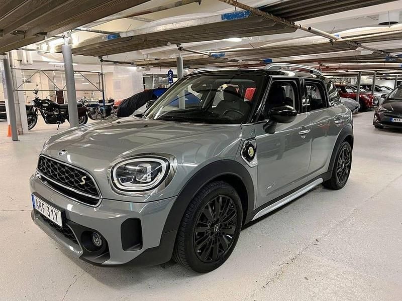 Grå (moonwalkgrey metallic) Begagnad 2022 Mini Cooper S Countryman SUV | 369 900 kr - Bild 1/4