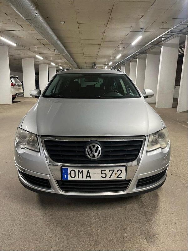 Silver Begagnad 2007 VW Passat Comfortline Kombi | 25 000 kr (Marknadspris) - Bild 1/4