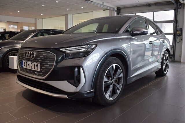 Tyfongrå metallic Begagnad 2021 Audi Q4 Sportback e-tron S-Line SUV | 389 000 kr - Bild 1/4