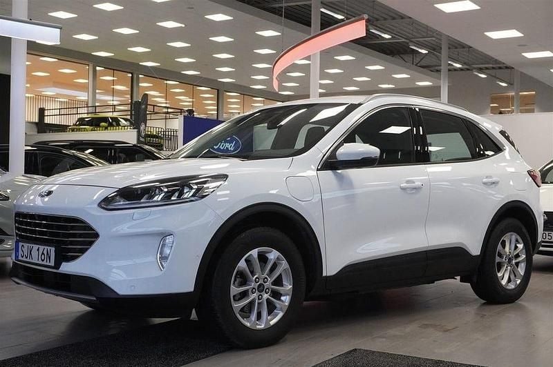 Frozen white ny5 Begagnad 2022 Ford Kuga Business Edition SUV | 259 800 kr (Marknadspris) - Bild 1/4