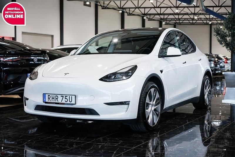 Vit Begagnad 2022 Tesla Model Y Long Range AWD SUV | 319 500 kr (Marknadspris) - Bild 1/4