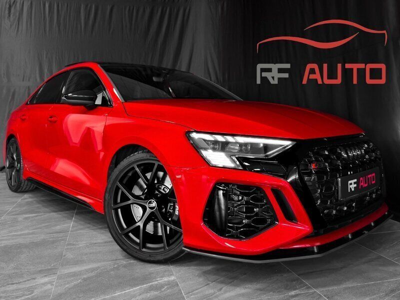 Röd Begagnad 2022 Audi RS3 Design Halvkombi | 659 900 kr (Lite dyr) - Bild 1/4