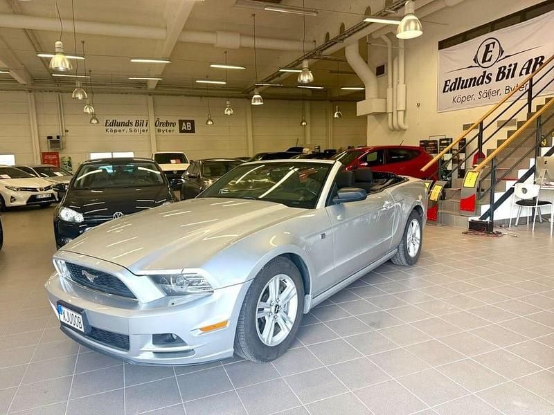 Silver Begagnad 2014 Ford Mustang Convertible Cab | 199 000 kr (Marknadspris) - Bild 1/4