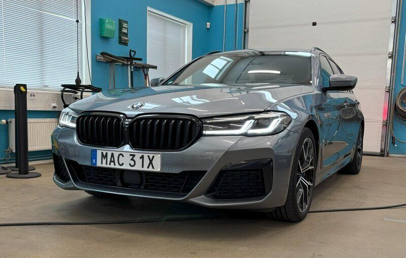 Blå Begagnad 2021 BMW 540 M Sport Kombi | 510 000 kr (Superpris) - Bild 1/4