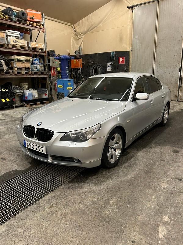 Begagnad BMW 525 218 HK (160 kW) 2006 Sedan