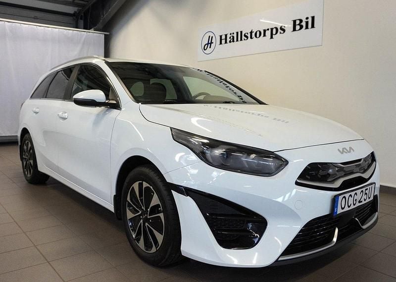 Vit Begagnad 2022 Kia Ceed Sportswagon Advance Kombi | 197 900 kr (Bra pris) - Bild 1/4