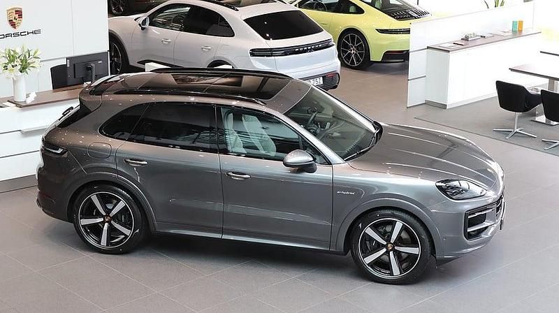 Begagnad Porsche Cayenne 305 HK (224 kW) 2025 Grå SUV