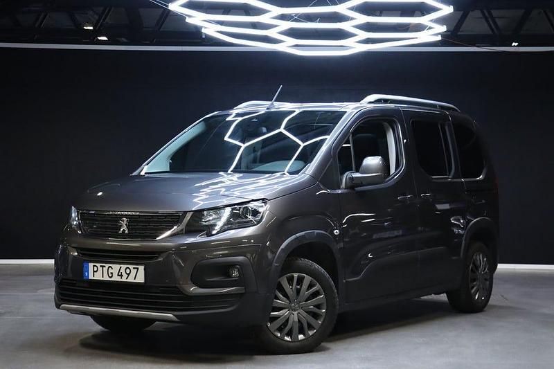 Grå Begagnad 2018 Peugeot Rifter Allure Minibuss | 149 900 kr (Lite dyr) - Bild 1/4