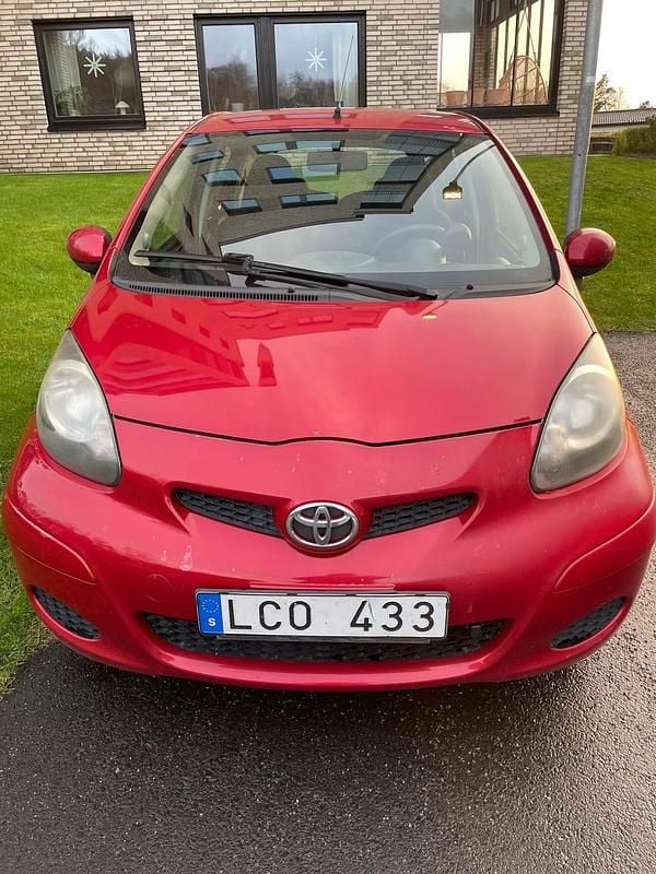 Begagnad 2010 Toyota Aygo Halvkombi | 25 500 kr (Marknadspris) - Bild 1/3