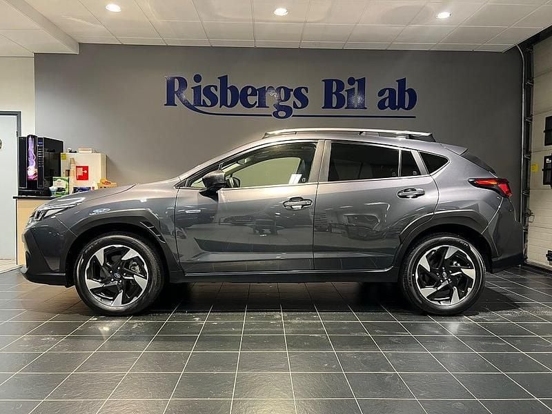 Grå Begagnad 2024 Subaru Crosstrek SUV | 379 900 kr (Marknadspris) - Bild 1/4
