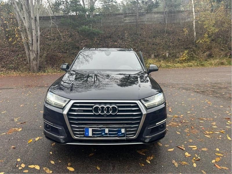 Svart Begagnad 2017 Audi Q7 S-Line SUV | 380 000 kr (Lite dyr) - Bild 1/4
