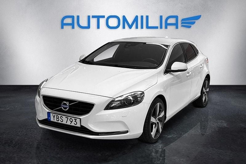 Vit Begagnad 2016 Volvo V40 Momentum Kombi | 99 900 kr (Marknadspris) - Bild 1/4