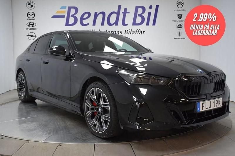 Begagnad BMW 550 Comfort Edition 490 HK (360 kW) 2025 Black sapphire metallic Sedan