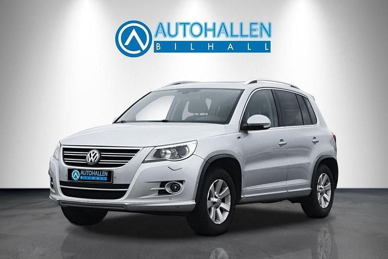 Grå Begagnad 2010 VW Tiguan Sportline SUV | 99 700 kr (Marknadspris) - Bild 1/2
