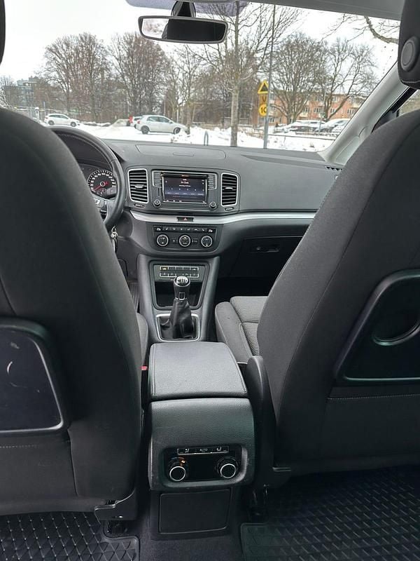 Begagnad VW Sharan 150 HK (110 kW) 2016 Minibuss