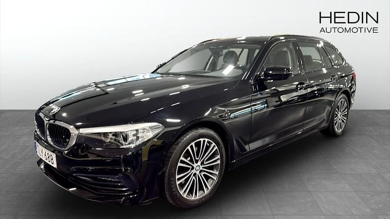 Svart Begagnad 2020 BMW 520 Kombi | 279 900 kr (Bra pris) - Bild 1/4
