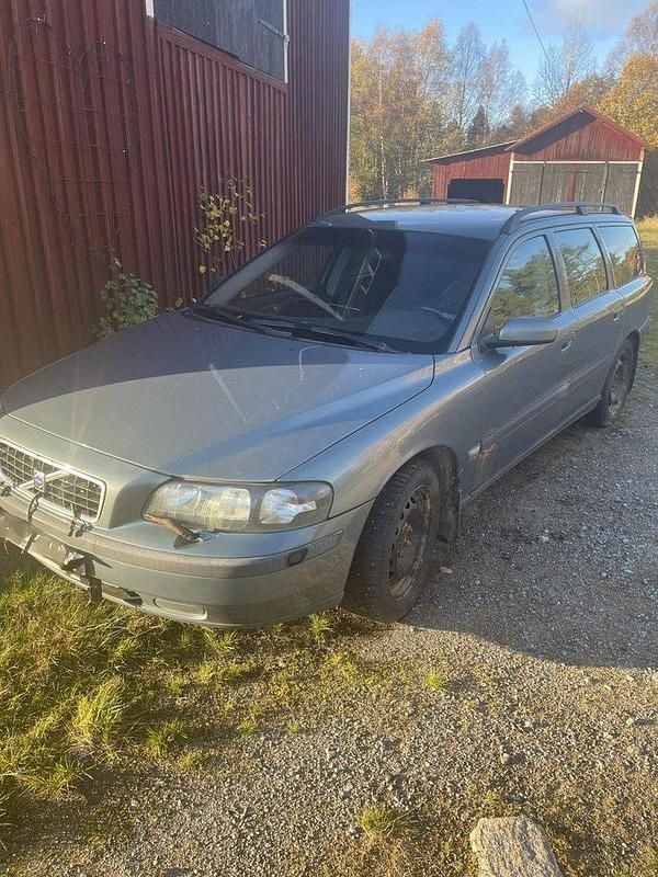 Grön Begagnad 2004 Volvo V70 Kombi | 7 000 kr (Superpris) - Bild 1/2