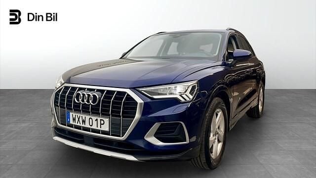 Begagnad Audi Q3 Advanced 150 HK (110 kW) 2023 Navarrablå metallic SUV