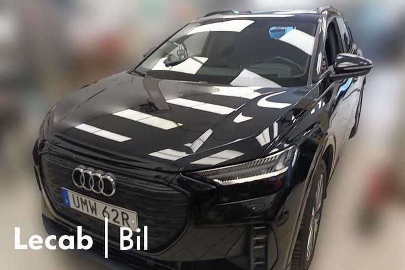 Svart (mytsvart metallic) Begagnad 2023 Audi Q4 e-tron Advanced SUV | 419 500 kr (Marknadspris) - Bild 1/1