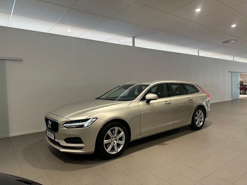 Ljusbrun Begagnad 2016 Volvo V90 Momentum Kombi | 279 500 kr (Lite dyr) - Bild 1/4