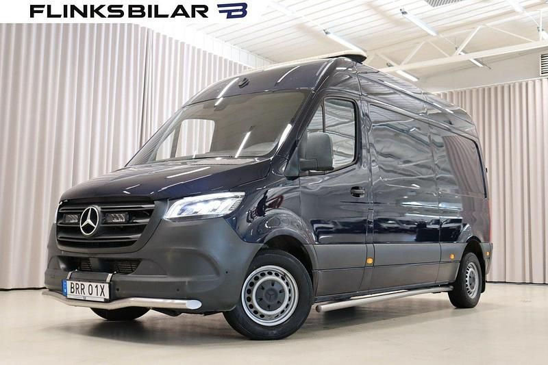 Blå (metallic) Begagnad 2021 Mercedes Sprinter Van | 329 900 kr (Bra pris) - Bild 1/4