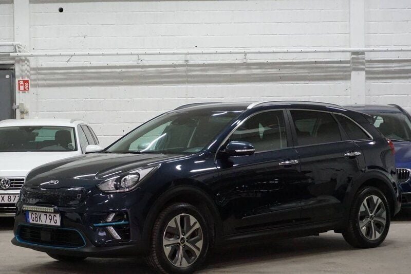 Blå (blåmetallic) Begagnad 2019 Kia e-Niro 2 SUV | 328 900 kr - Bild 1/4