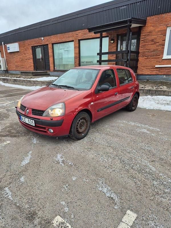 Begagnad Renault Clio R.S. 75 HK (55 kW) 2005 Halvkombi