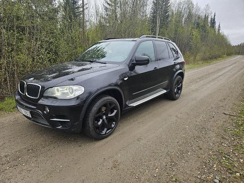 Svart Begagnad 2013 BMW X5 Sport Line SUV | 125 000 kr (Marknadspris) - Bild 1/4