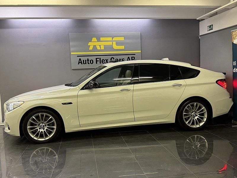 Begagnad BMW 530 Gran Turismo M Sport 258 HK (189 kW) 2013 Vit Halvkombi