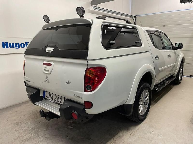 Begagnad Mitsubishi L200 2015 Vit Pickup