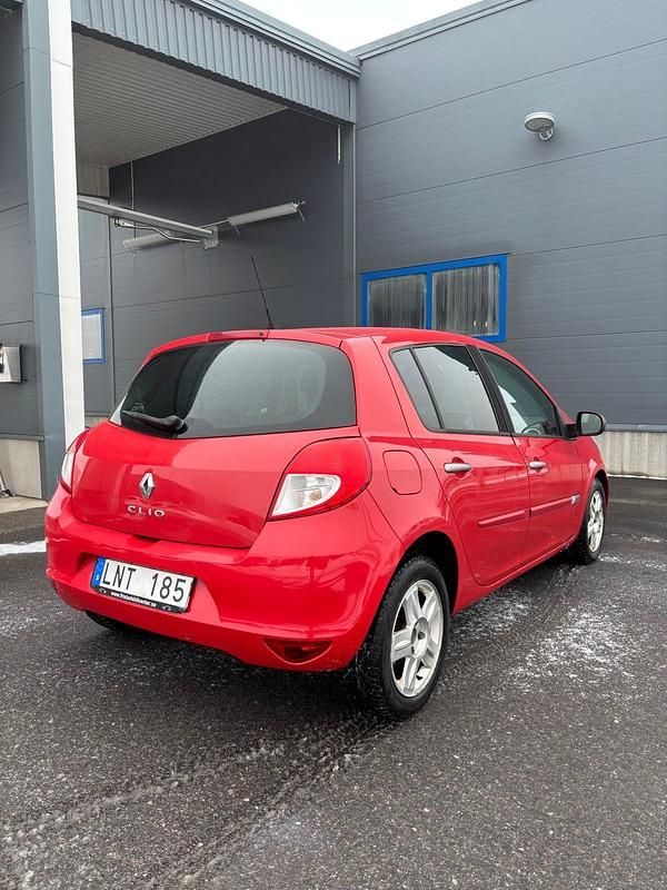 Begagnad Renault Clio R.S. 75 HK (55 kW) 2011 Halvkombi