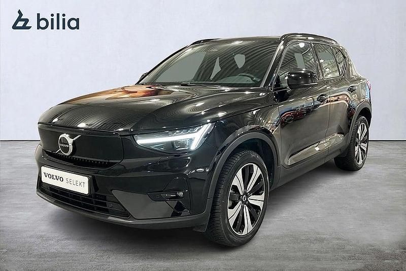 Svart Begagnad 2022 Volvo XC40 Plus SUV | 339 900 kr - Bild 1/3