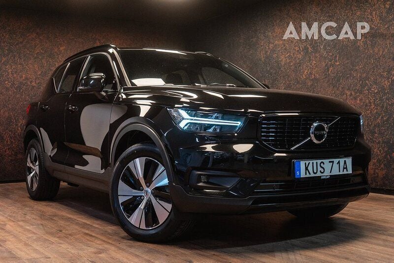Svart Begagnad 2020 Volvo XC40 R-Design SUV | 329 500 kr (Marknadspris) - Bild 1/4