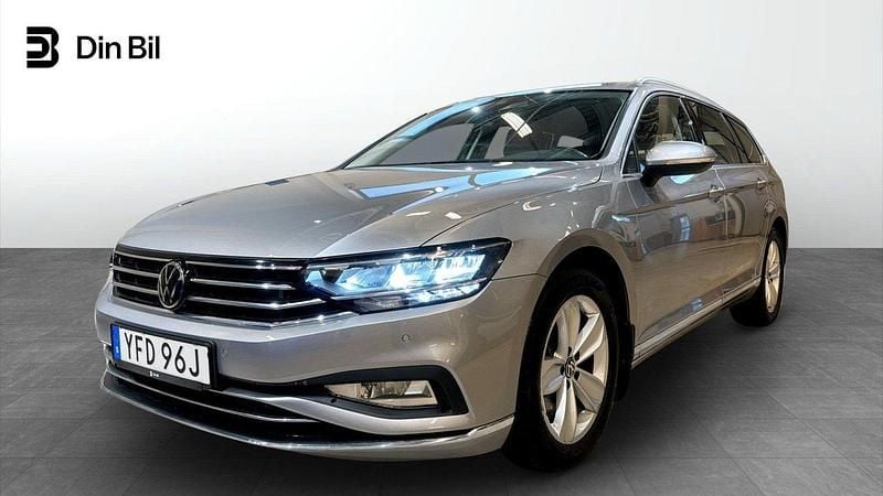 Silver Begagnad 2023 VW Passat Elegance Kombi | 359 900 kr (Marknadspris) - Bild 1/4