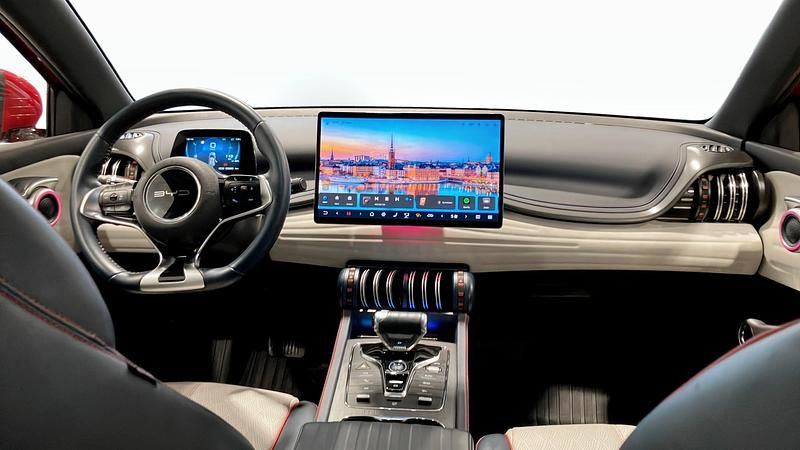 Begagnad BYD Atto 3 Design 150 kW (204 HK) 2022 Röd SUV