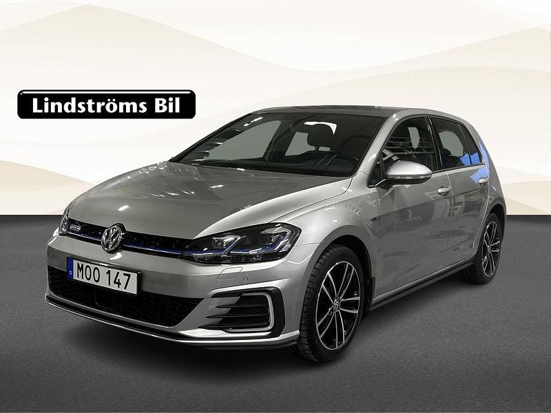 Silver Begagnad 2020 VW Golf VII GTE | 239 900 kr (Marknadspris) - Bild 1/3