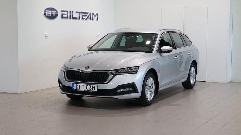 Silver Begagnad 2023 Skoda Octavia Ambition Kombi | 289 900 kr (Marknadspris) - Bild 1/4