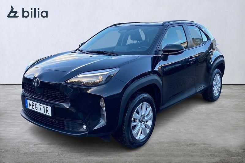 Svart Begagnad 2024 Toyota Yaris Hybrid | 259 900 kr - Bild 1/4
