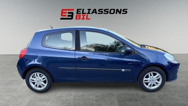 Begagnad Renault Clio II 112 HK (82 kW) 2007 Halvkombi