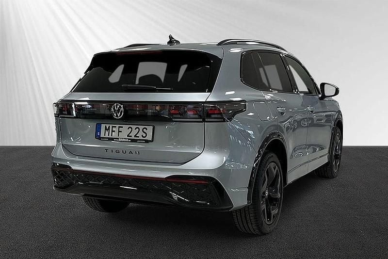 Begagnad VW Tiguan R-line 196 HK (144 kW) 2024 Silver SUV