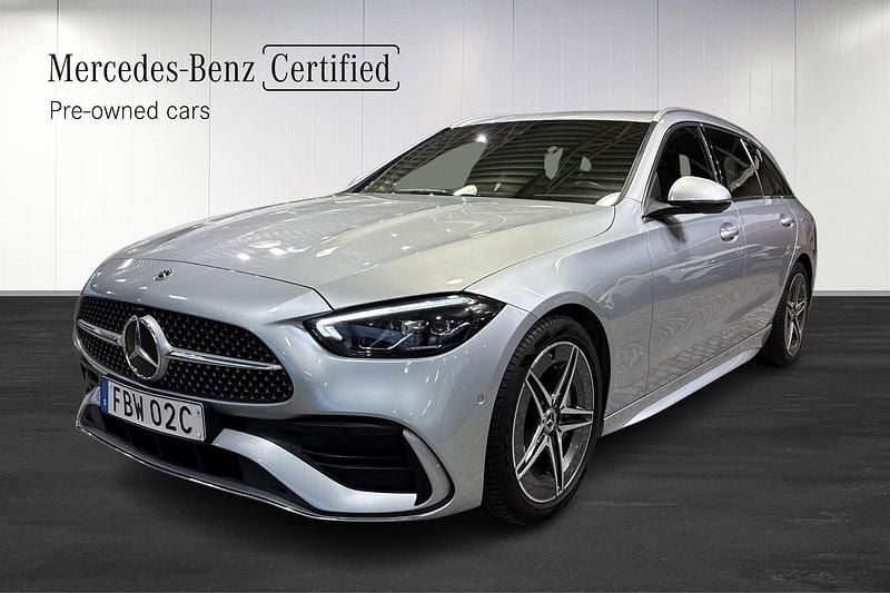Silver Begagnad 2024 Mercedes C200 AMG line Kombi | 439 900 kr (Marknadspris) - Bild 1/4